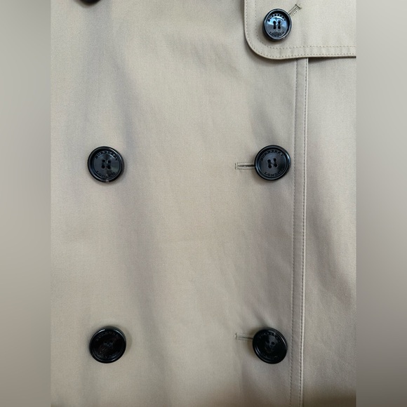 Burberry Kensington Trench Coat - Picture 2 of 8